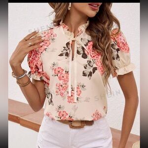 Woman’s puff sleeve shirt with floral print